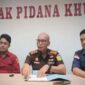 Kepala Kejaksaan Negeri Sampang Mochammad Iqbal saat mengumumkan penetapan 3 tersangka kasus korupsi proyek SMP 2024