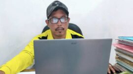 Kabid Pasar Diskopindag Kabupaten Sampang, Ach. Subairi saat di wawancara di ruang kerjanya, Jumat (4/9/2026)