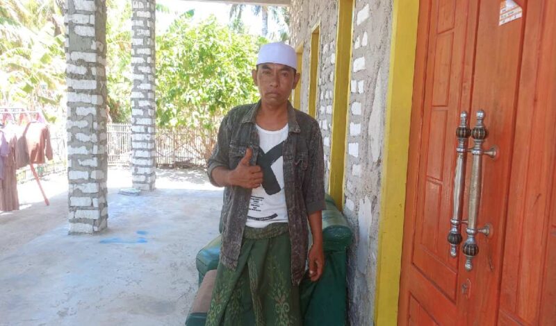 Juhairi warga Dusun Pulau Manok, Desa Sonok, Kecamatan Nonggunong, Kabupaten Sumenep.
