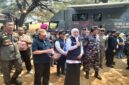 Gubernur Jawa Timur Khofifah Indar Parawansa bersama Wakil Bupati Sumenep Imam Hasyim saat memberikan keterangan Pera kepada sejumlah awak media. 