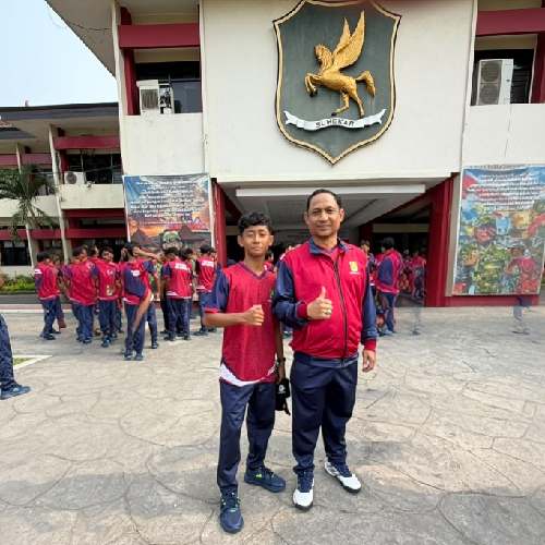 Faizal Feriyanto yang akan turun pada cabang Pencak Silat saat bersama dengan Sekda Sumenep Agus Dwi Syahputra
