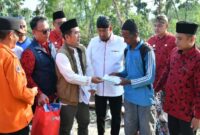 Bupati Sumenep Achmad Fauzi Wongsojudo (kemeja putih) saat kegiatan bersama Baznas Sumenep